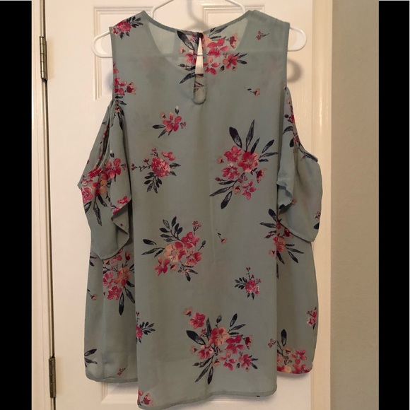 Cold shoulder top - Picture 3 of 4